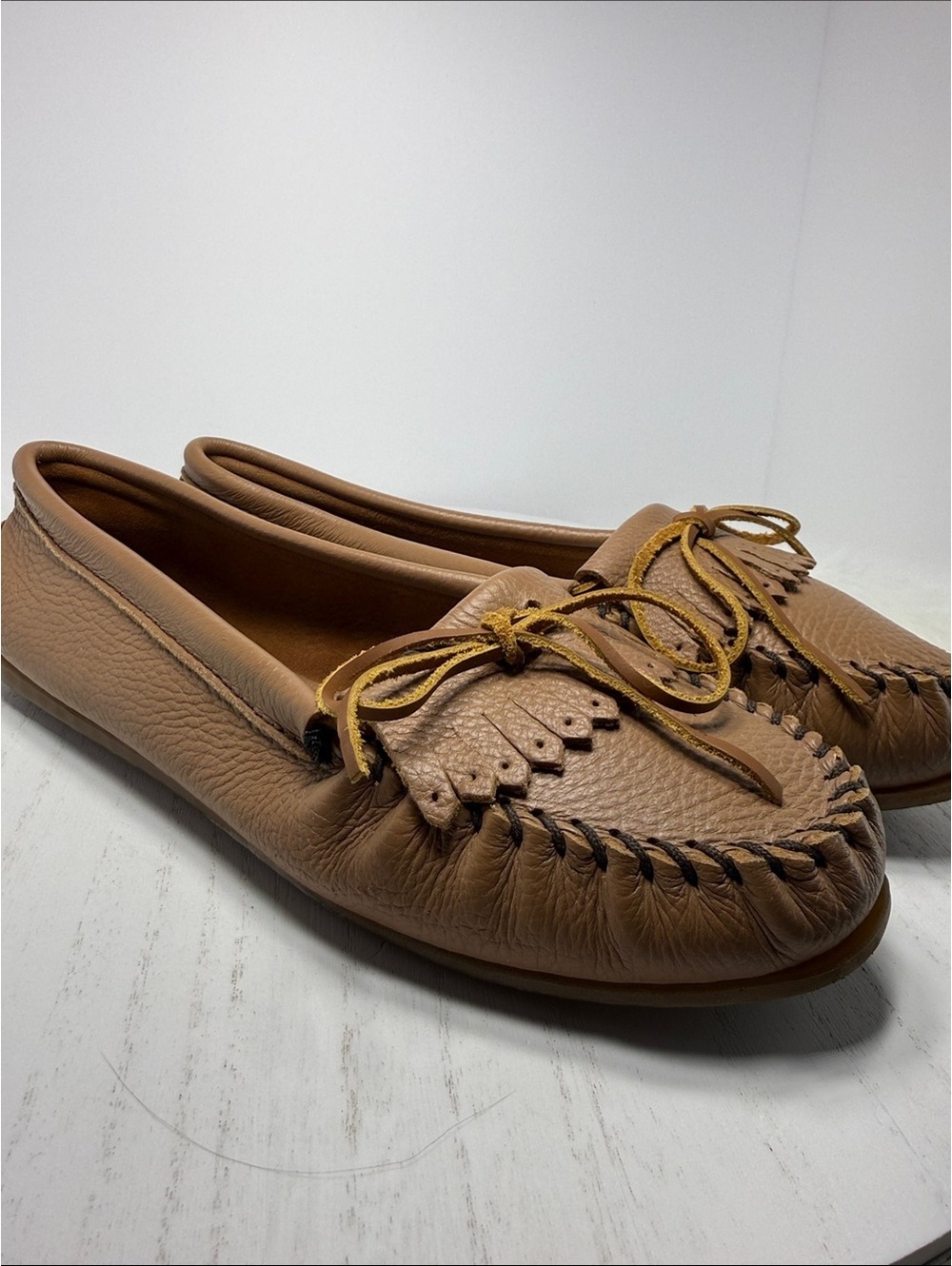 Minnetonka Women's Tan Leather Moccasin Loafers Size 11